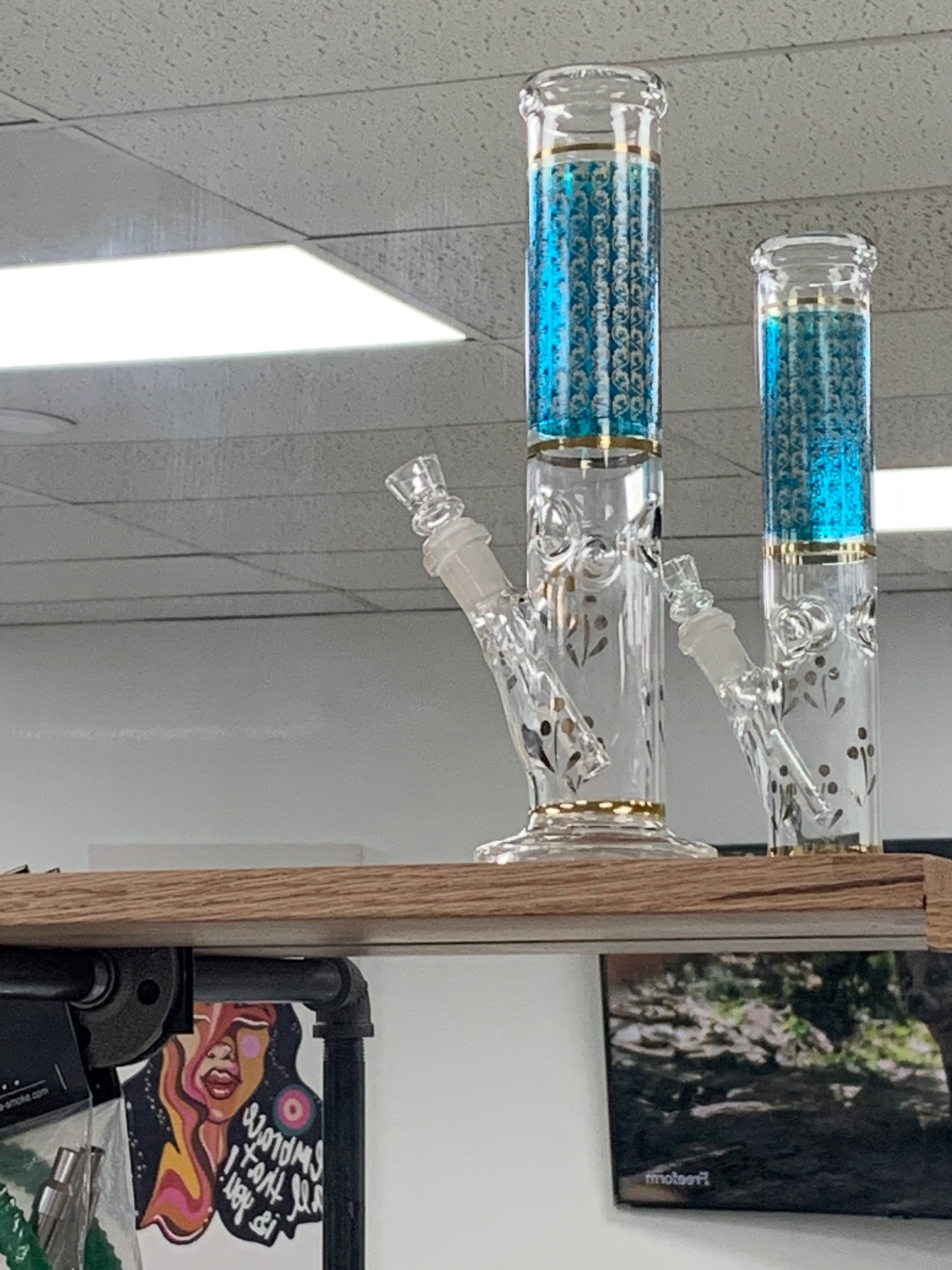 12' Glass Parculater Clear and Turquoise Flower